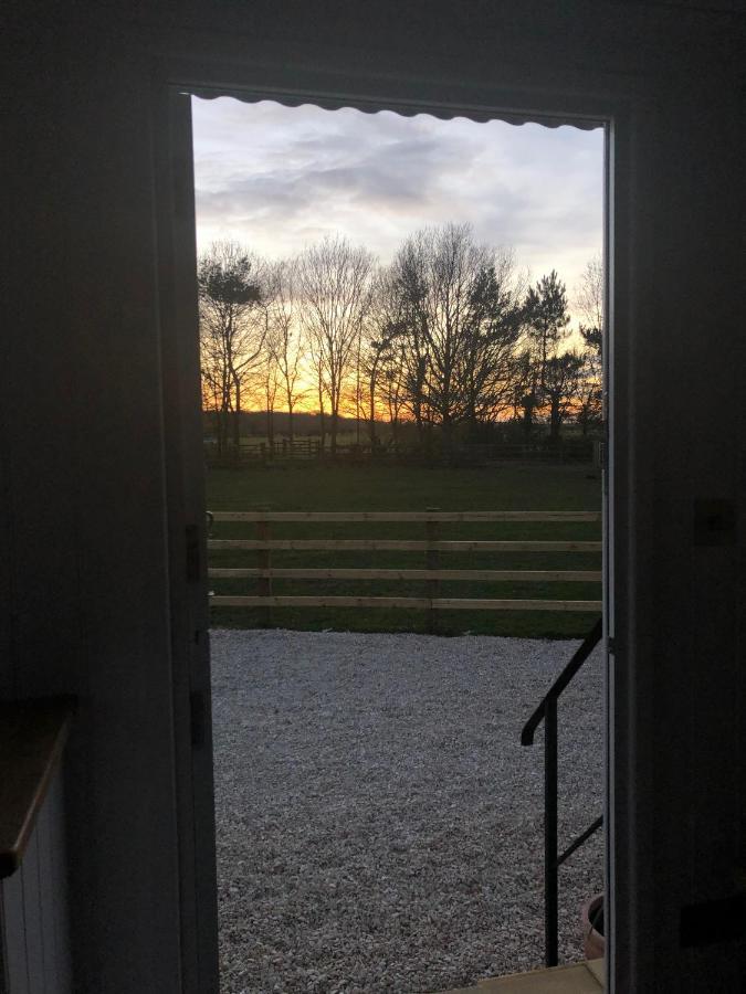 The Shepherd'S Hut Mixbury Buitenkant foto