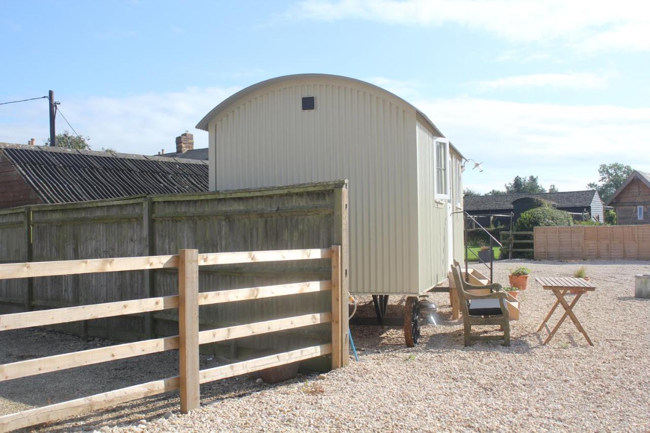 The Shepherd'S Hut Mixbury Buitenkant foto