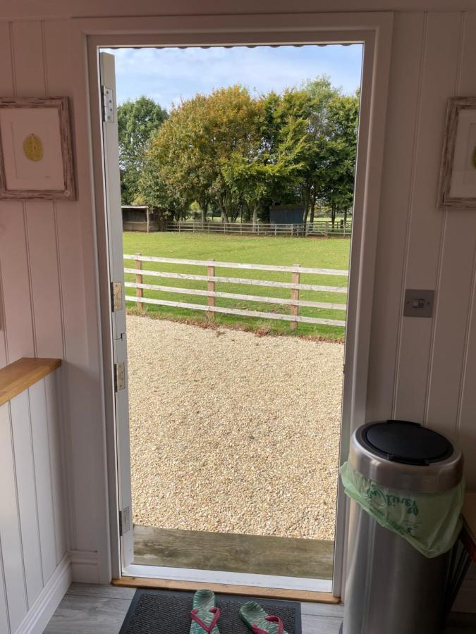 The Shepherd'S Hut Mixbury Buitenkant foto