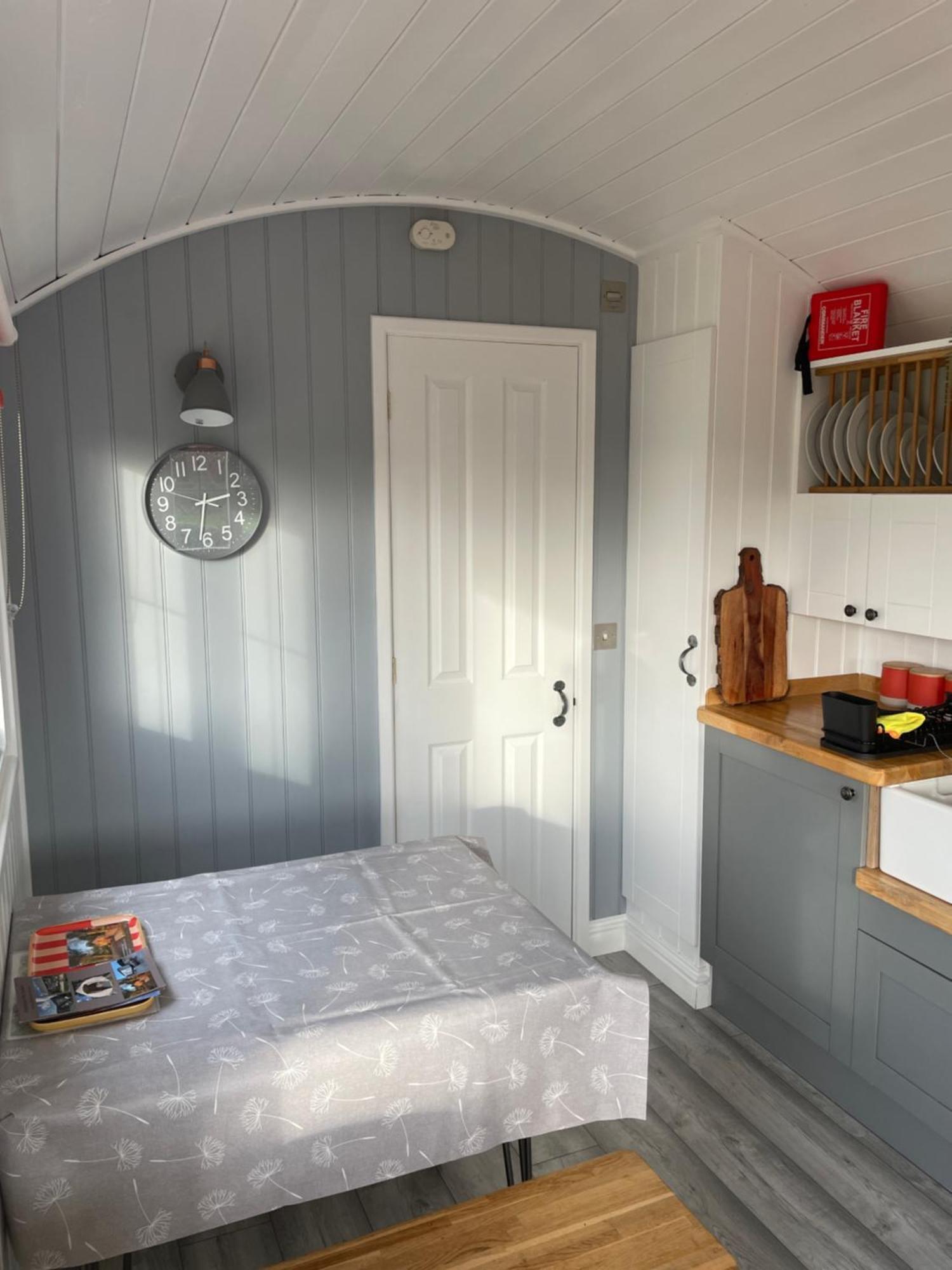 The Shepherd'S Hut Mixbury Buitenkant foto