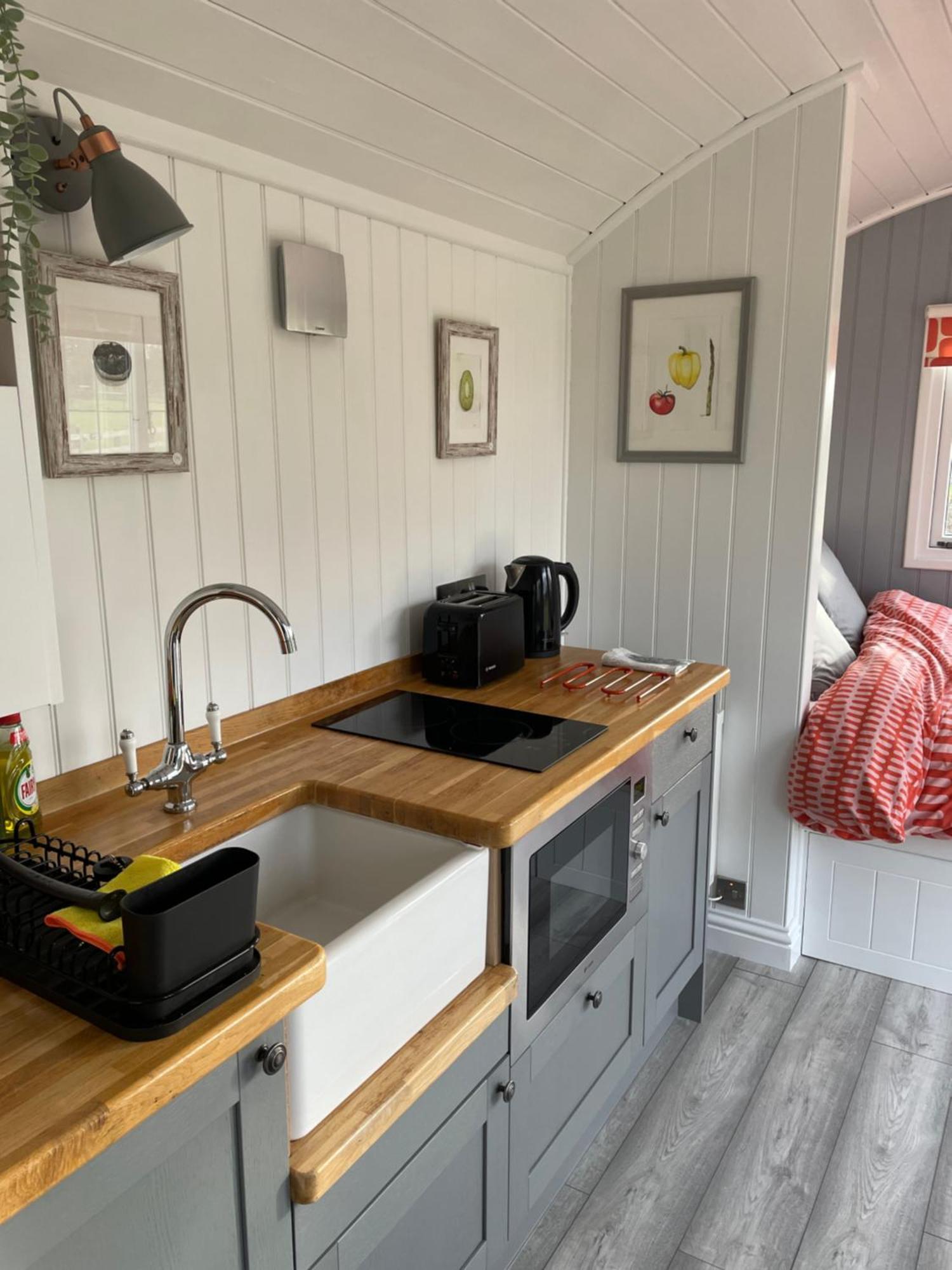 The Shepherd'S Hut Mixbury Buitenkant foto